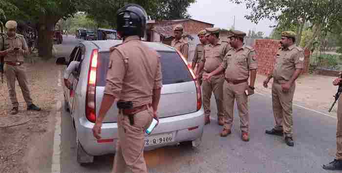 प्रतापगढ़ में पुलिस को चुनौती देते हुए युवती के शव को फेंककर भाग निकले कार सवार हत्यारे